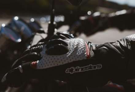 Les meilleures gants de moto [Guide Ultime]