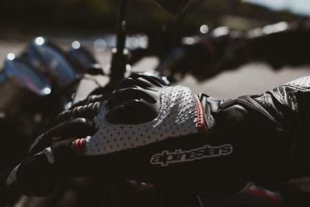 Les meilleures gants de moto [Guide Ultime]