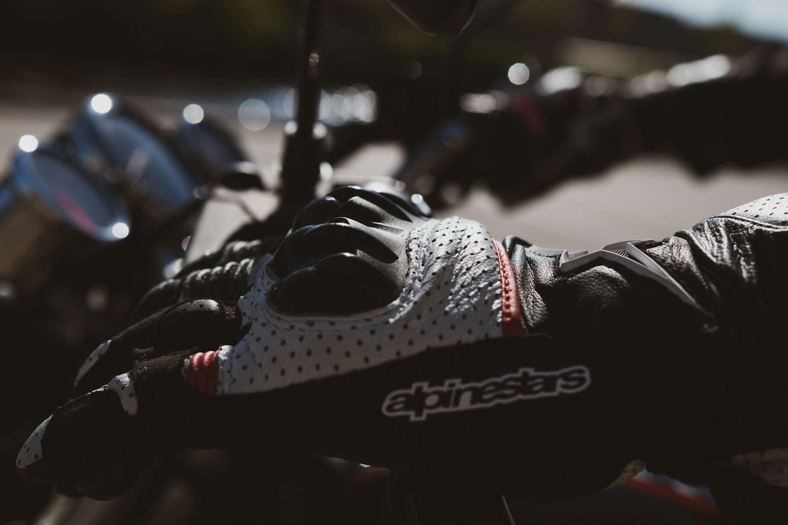 Les meilleures gants de moto [Guide Ultime]